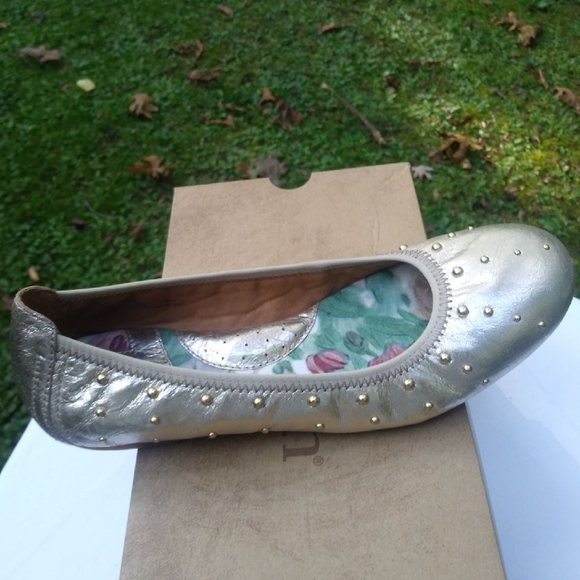 Born Women's Gold Stud Julianne - Picture 7 of 10